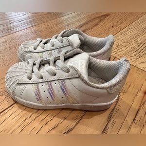ADIDAS•toddler girls ADIDAS•toddler girls SUPERSTAR SHOES•size 7.c•elastic laces